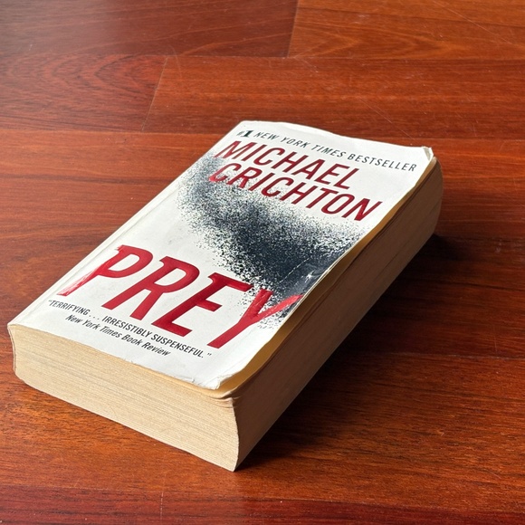 Prey by Michael Crichton - Picture 3 of 6